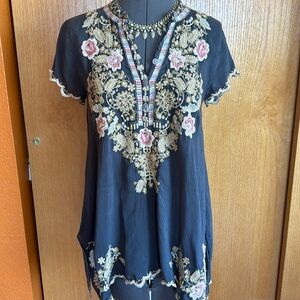 Johnny Was Embroidered Tulum Scalloped Tunic